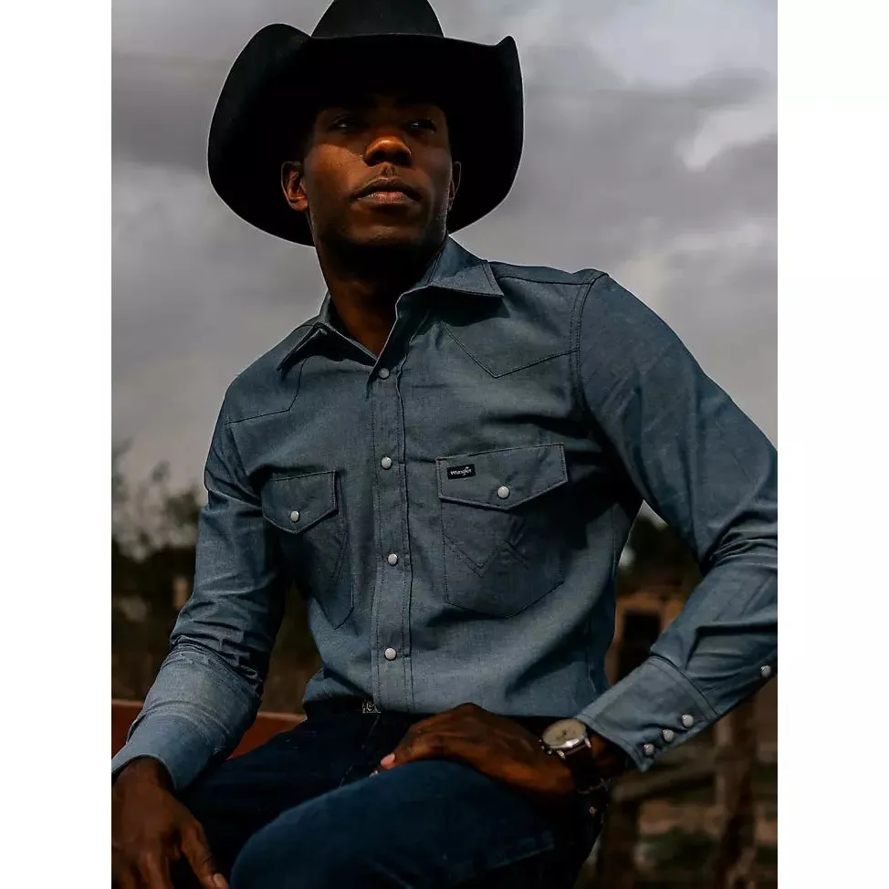 MEN'S WRANGLER COWBOY CUT® FIRM FINISH LONG SLEEVE WESTERN SNAP SOLID WORK SHIRT IN CHAMBRAY BLUE